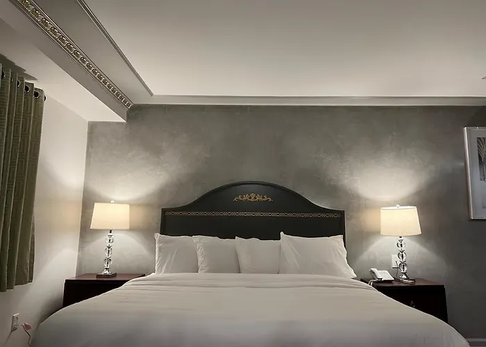 Chateau Suites
